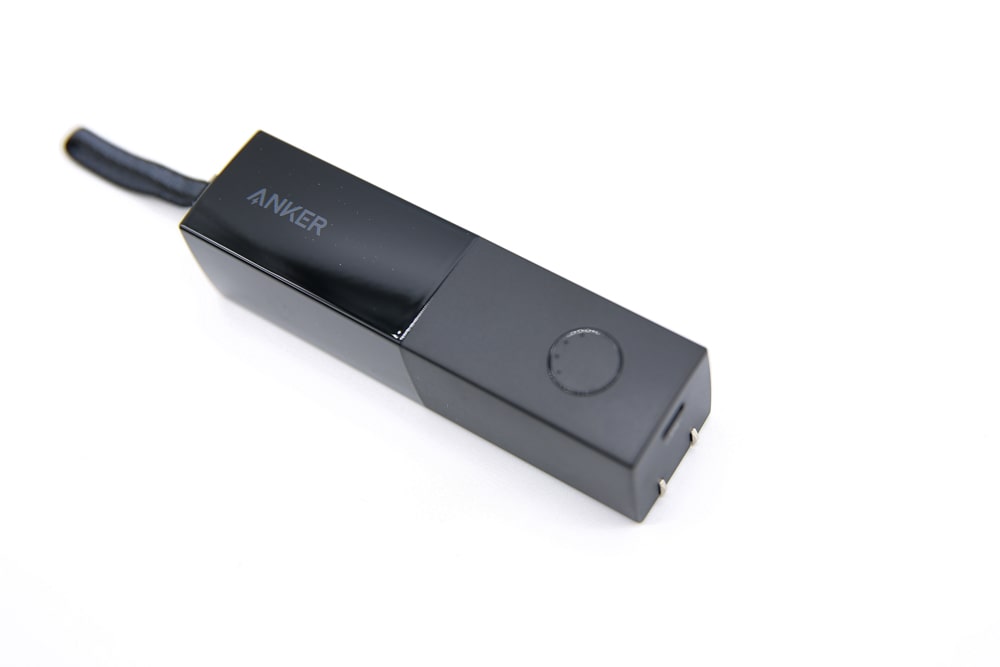 スティック型で持ちやすく、収納しやすい|Anker 511 Power Bank モバイルバッテリー搭載USB充電器
