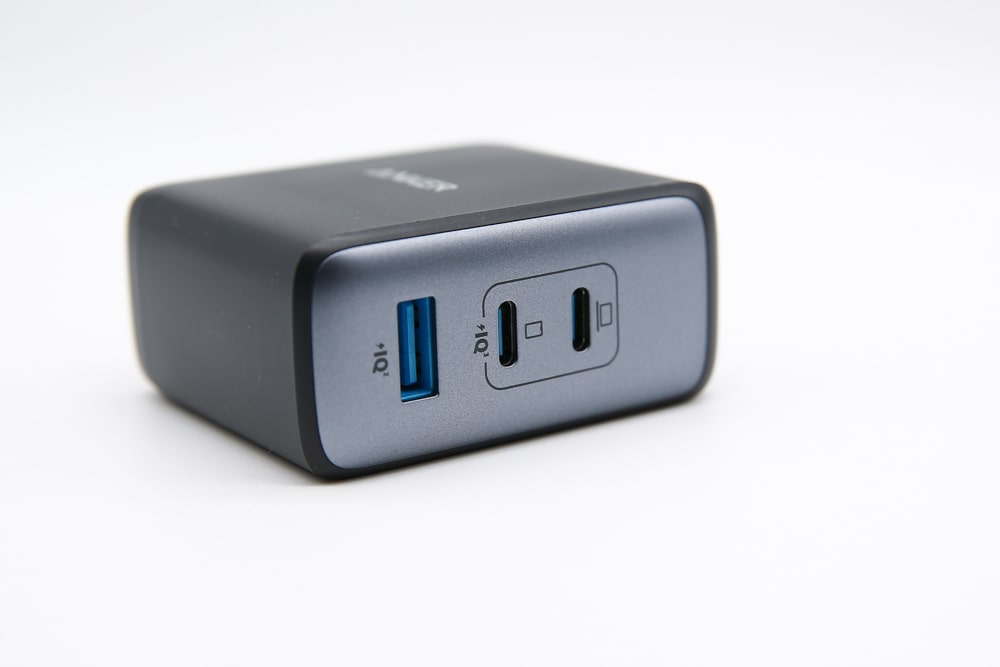 【レビュー】Anker 736 Charger (Nano II 100W)3ポート急速充電器
