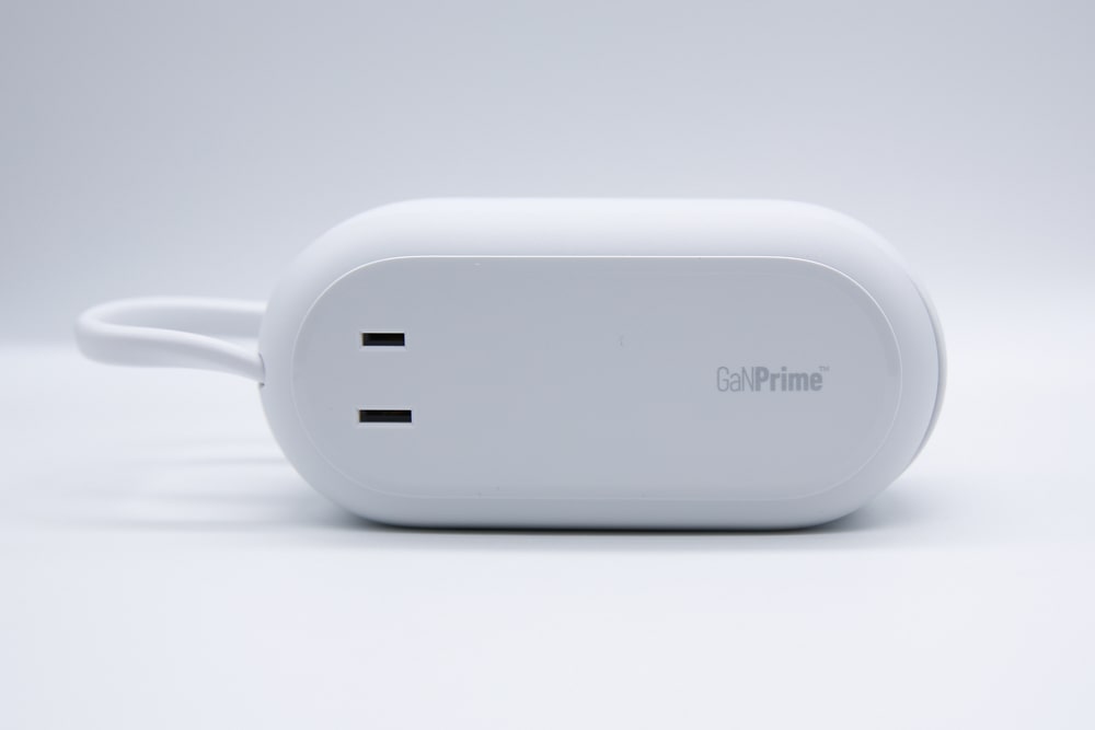AC電源がひとつだけ底面にある