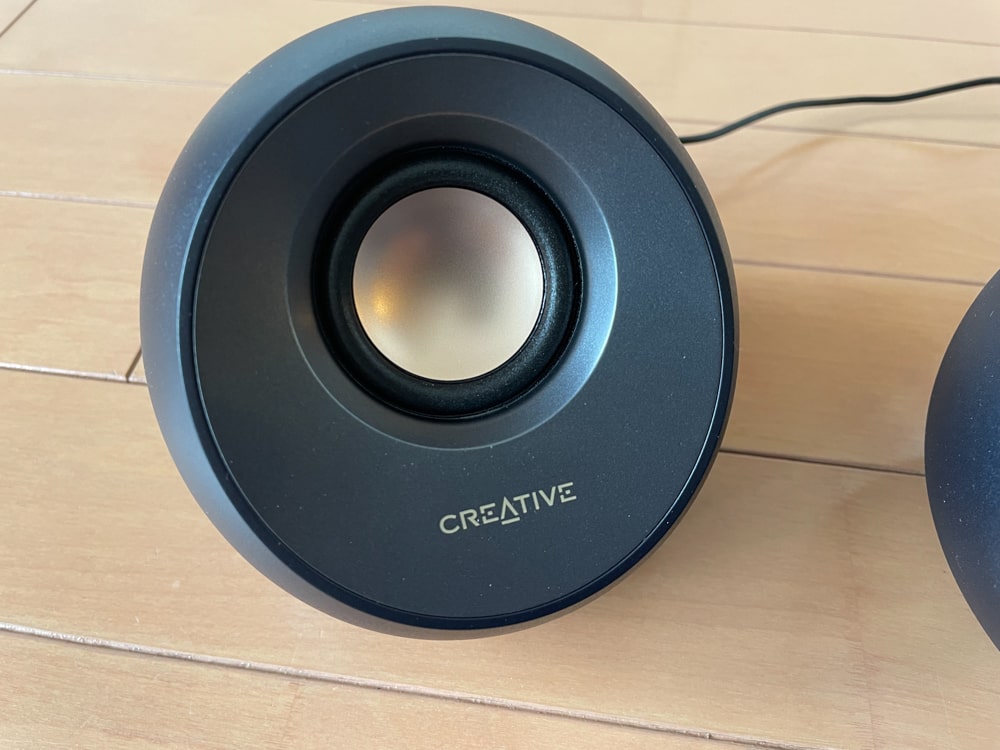 丸みのあるフォルムとブラックのカラーリングがスタイリッシュでおしゃれ