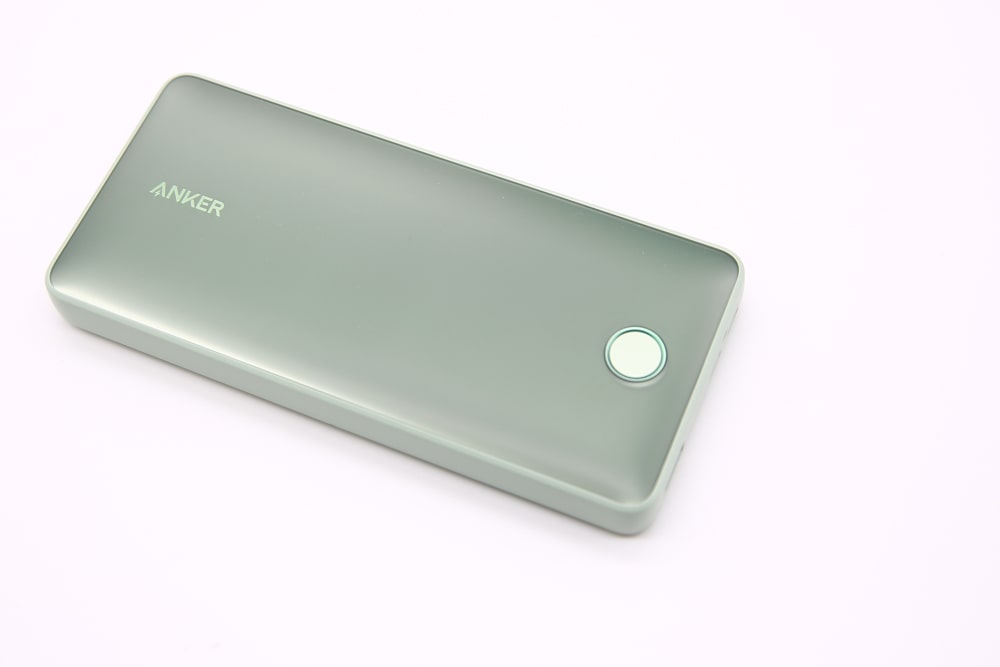 大容量(20000mAh)でiPhone 14を4回以上、MacBook Airを1回以上の充電が可能