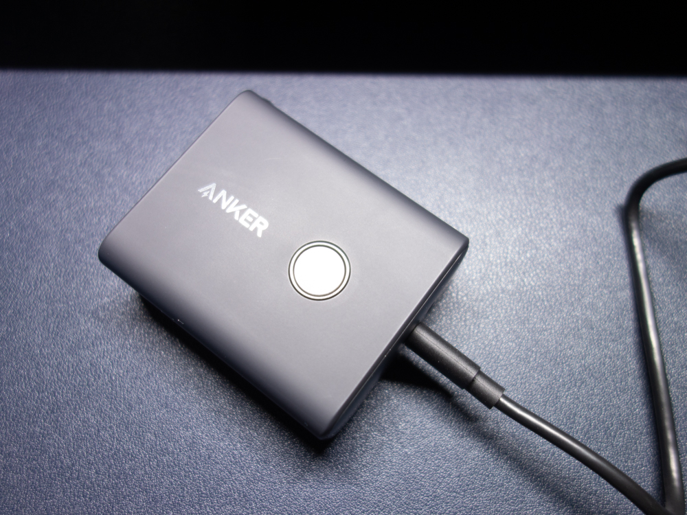 USB-Cポートが2つでiPhone／iPadの同時充電可能