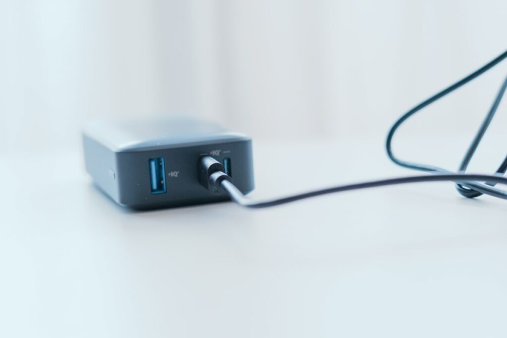 最大30W出力で急速充電が可能