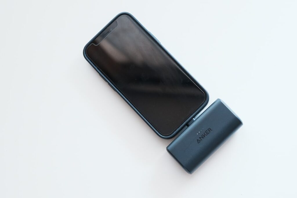 iPhoneケースはつけたままでも接続可能