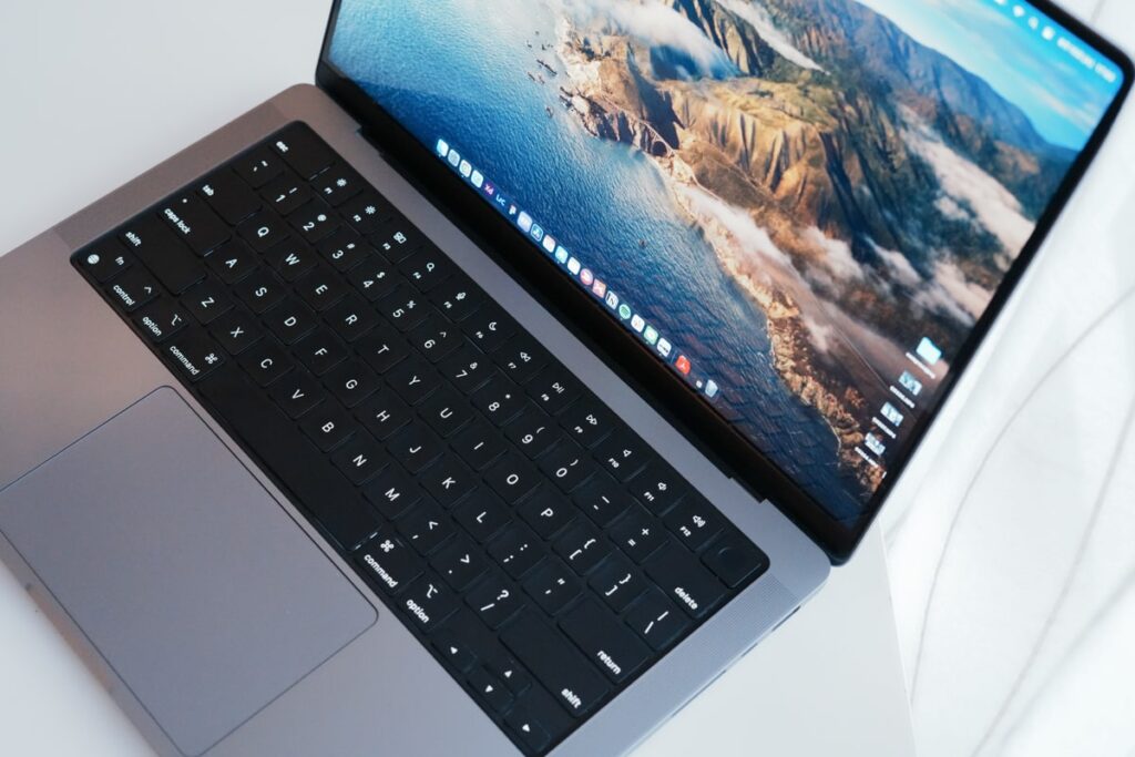 バッテリーは十分持つが、13インチと比べると持たない