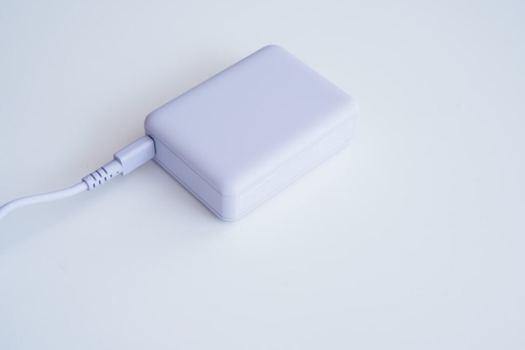 スマホとイヤホンなど2台同時に充電が可能