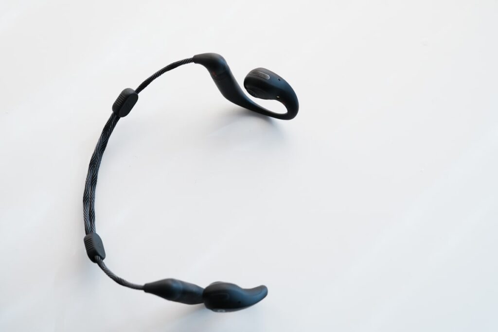 属で落としてしまう心配がない（Soundcore AeroFit Proのみ）