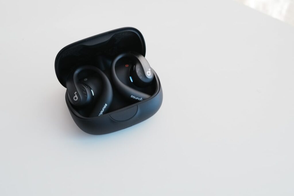耳を塞いでいないので音楽への没入感は少ない