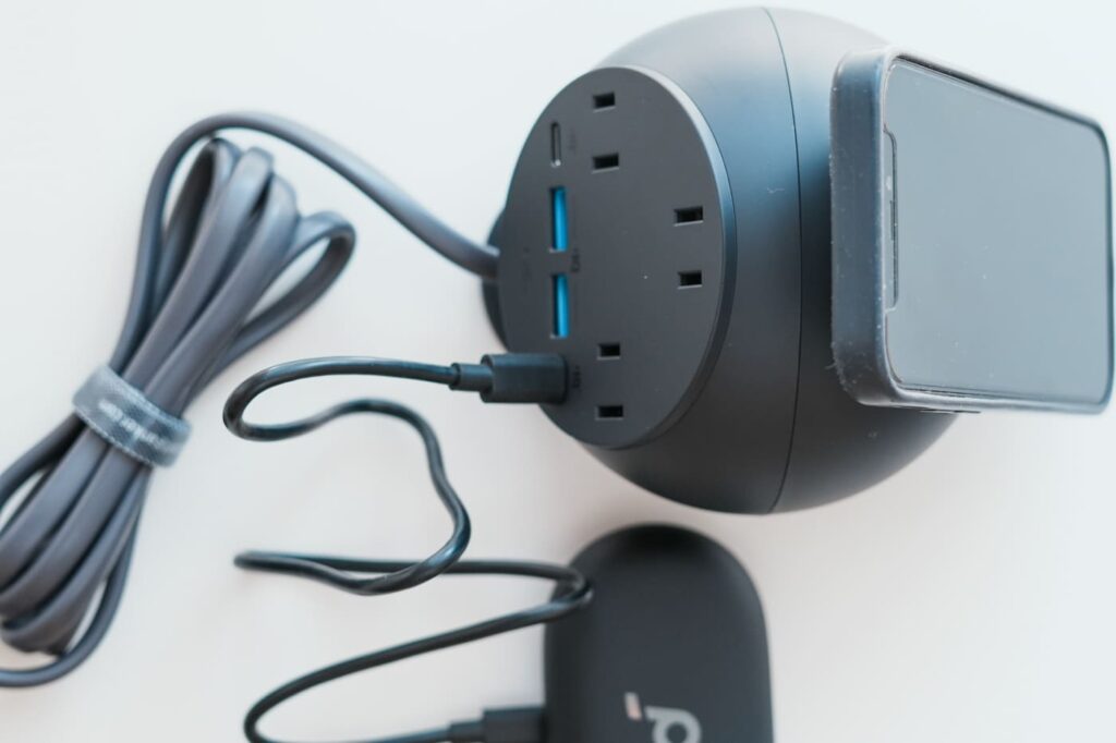 【レビュー】Anker MagGo Magnetic Charging Station(8-in-1)充電器