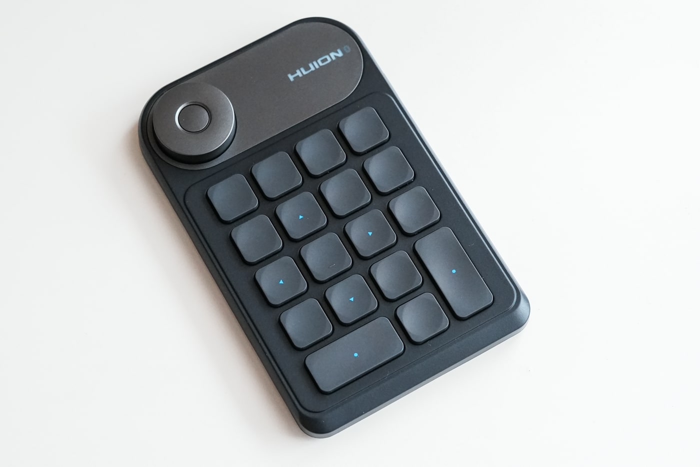 【レビュー】HUION 左手デバイス Keydial miniは、クリエイティブ操作を加速させるアイテム（ビジネス利用でも威力を発揮 ...