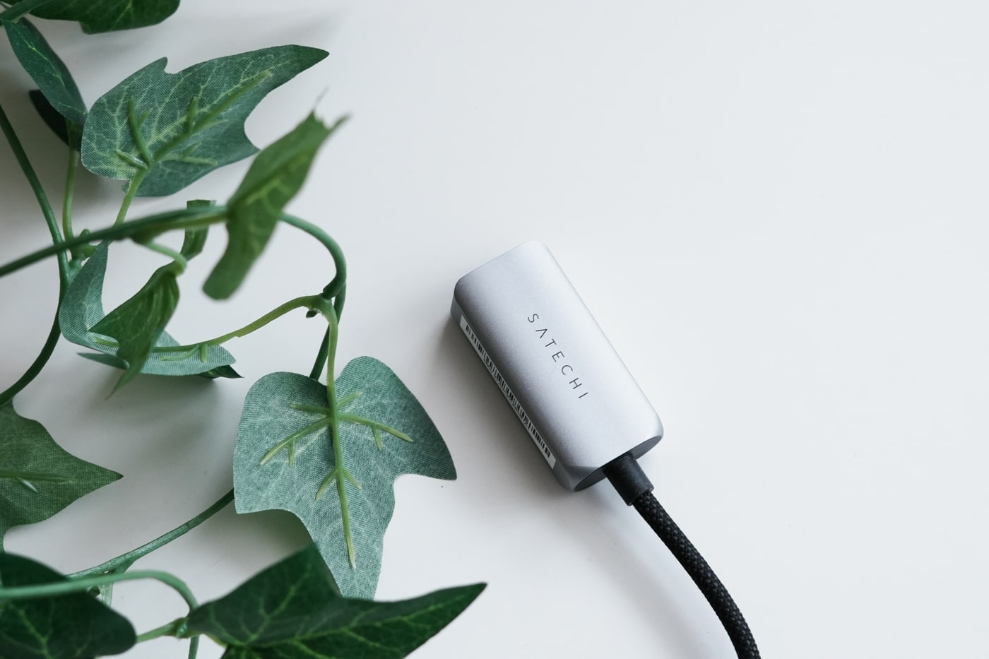 【レビュー】Satechi USB-C 2.5Gbps イーサネットアダプタは高速インターネット接続で動画視聴やゲームに最適