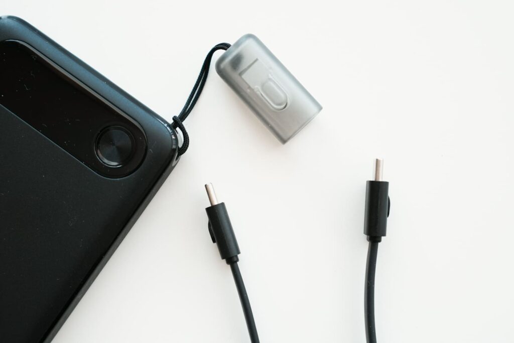 1000mAhの大容量でiPhone15を約2回分充電できる