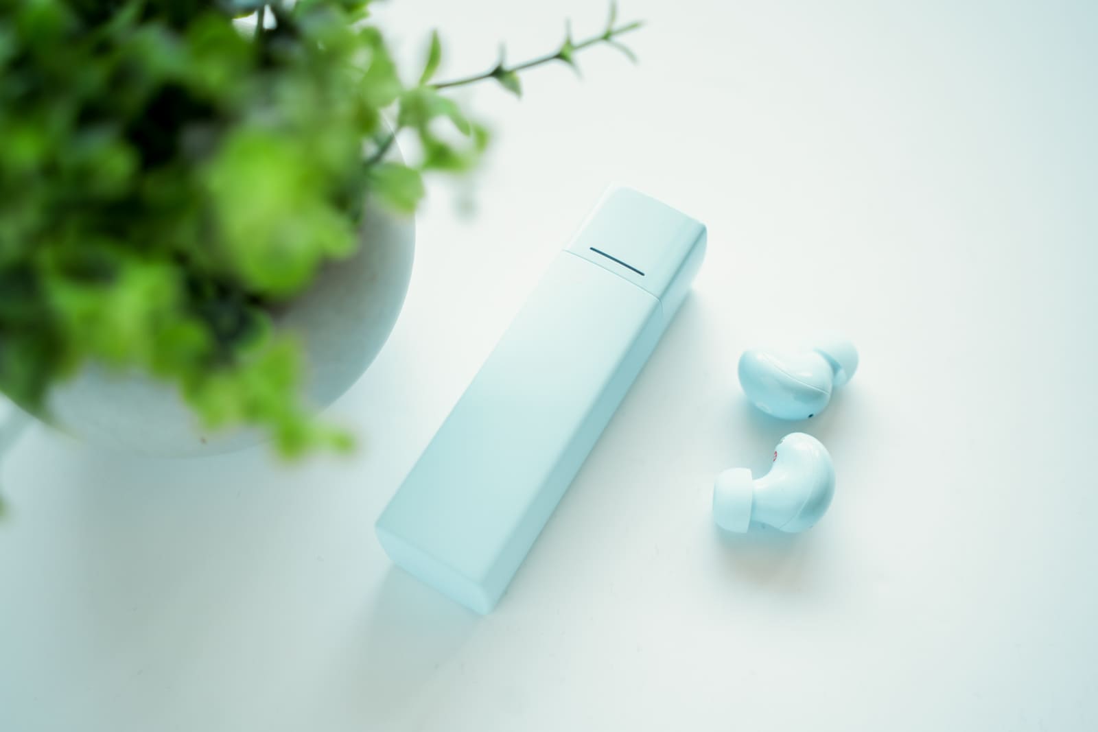 【レビュー】Anker Soundcore A30i はリップスティック型ケースがおしゃれなワイヤレスイヤホン