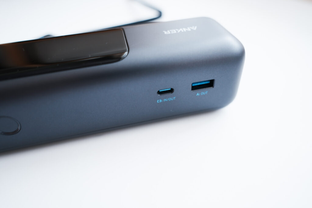 【レビュー】Anker Power Bank(25000mAh, Built-In & 巻取り式USB-Cケーブル)