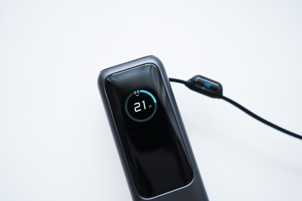 【レビュー】Anker Power Bank(25000mAh, Built-In & 巻取り式USB-Cケーブル)