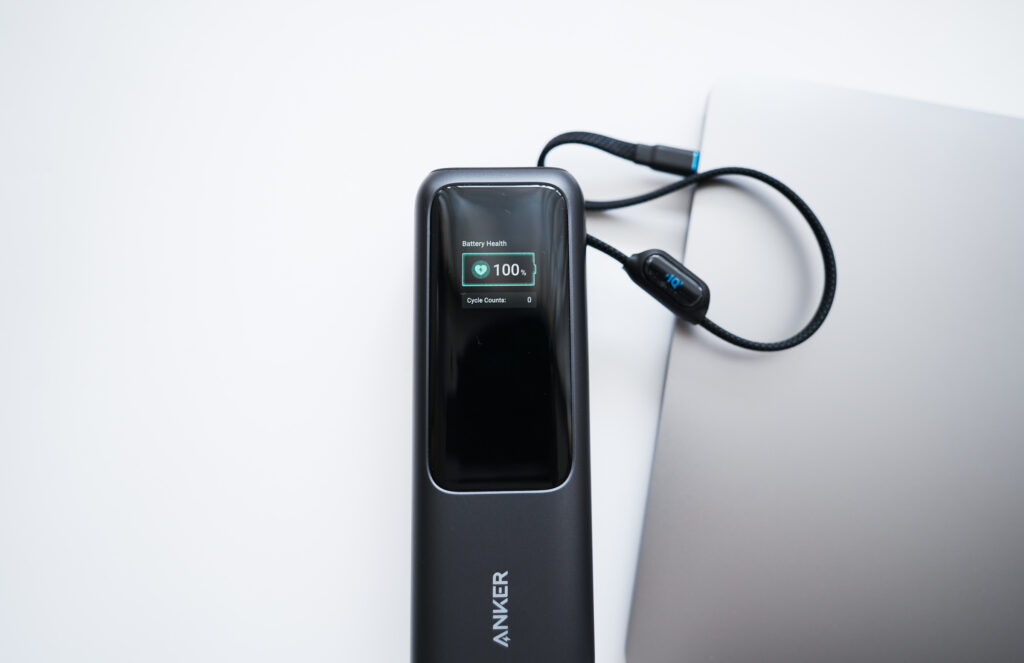 【レビュー】Anker Power Bank(25000mAh, Built-In & 巻取り式USB-Cケーブル)
