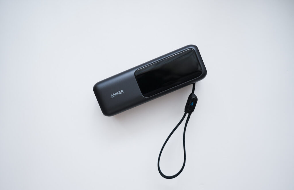 【レビュー】Anker Power Bank(25000mAh, Built-In & 巻取り式USB-Cケーブル)