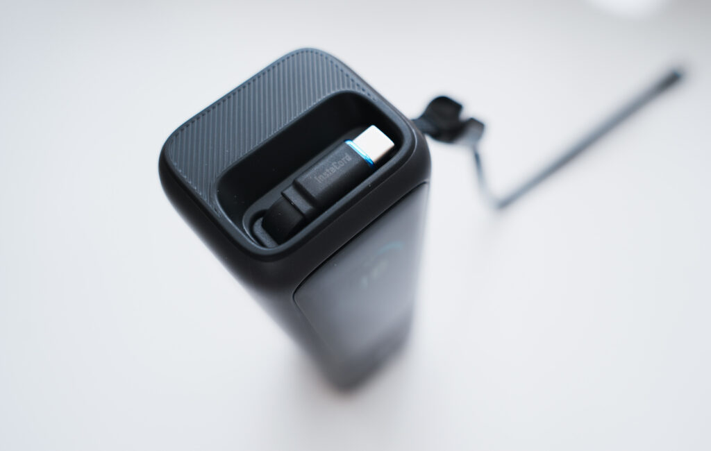 【レビュー】Anker Power Bank(25000mAh, Built-In & 巻取り式USB-Cケーブル)