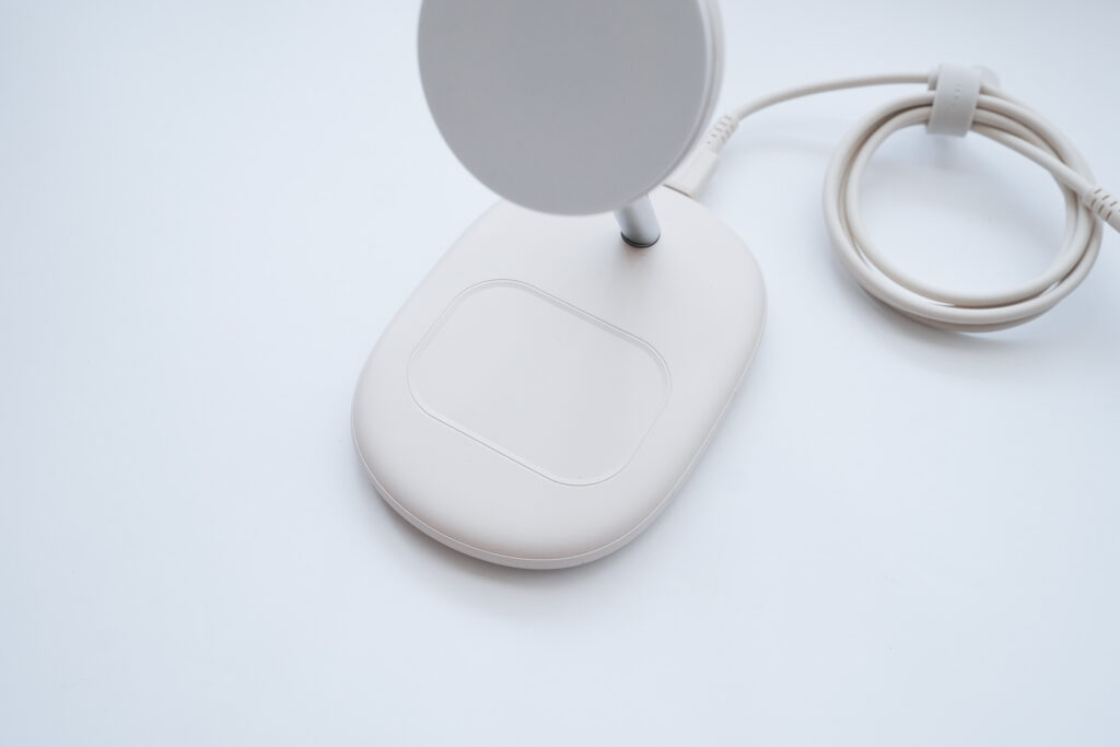 最新規格「Qi2」対応!最大15Wの高速ワイヤレス充電
