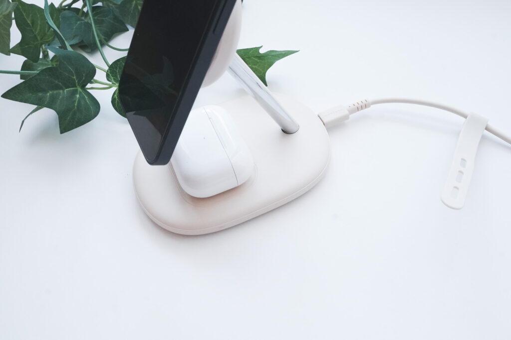iPhoneだけじゃない!AirPodsもスマートに同時充電