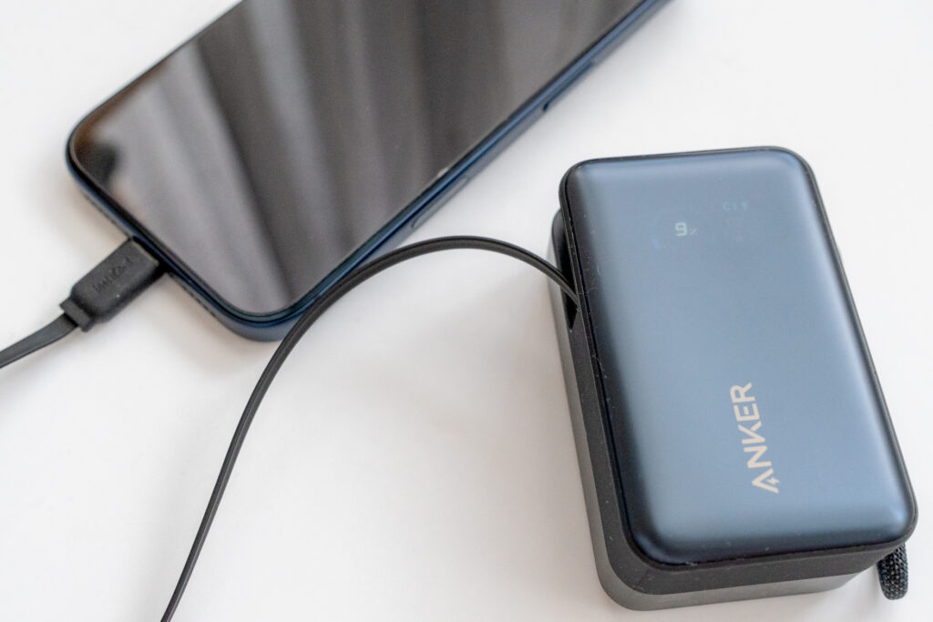 10000mAhでスマホ約2回分の充電が可能