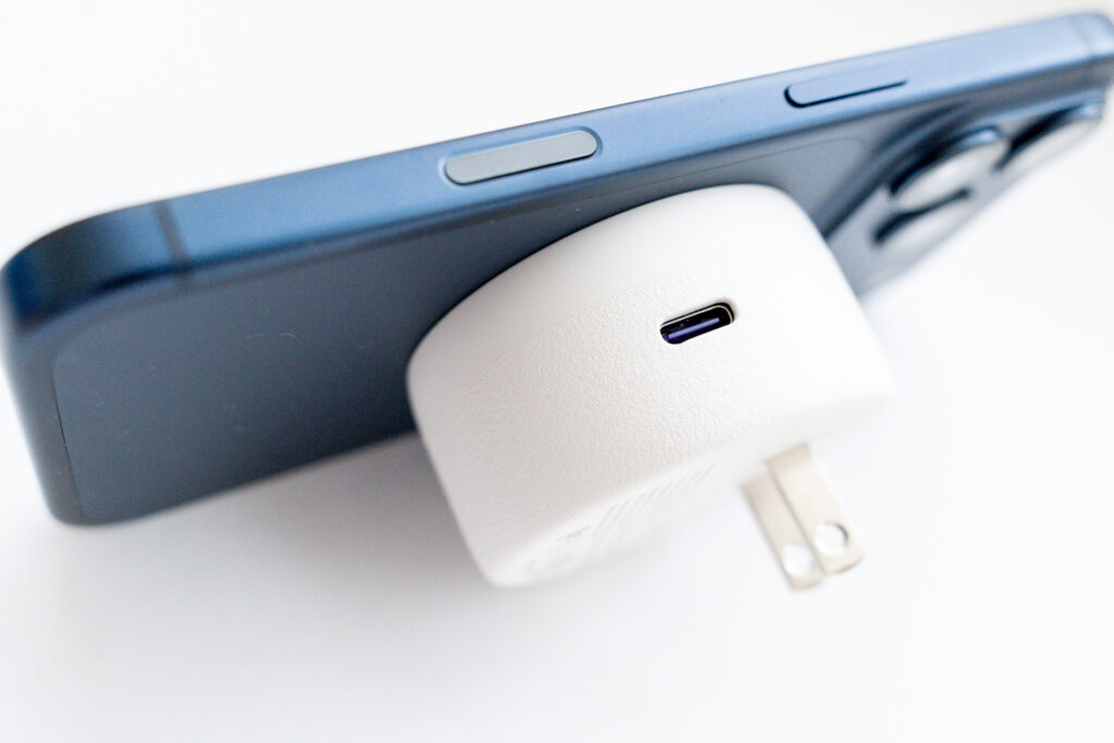 最大30WのUSB-CポートでMacBook Airも充電可能