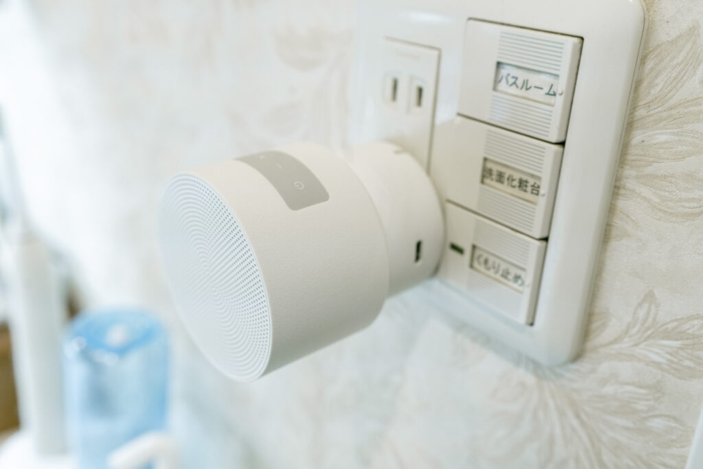置くだけ充電（Qi）対応でケーブル不要