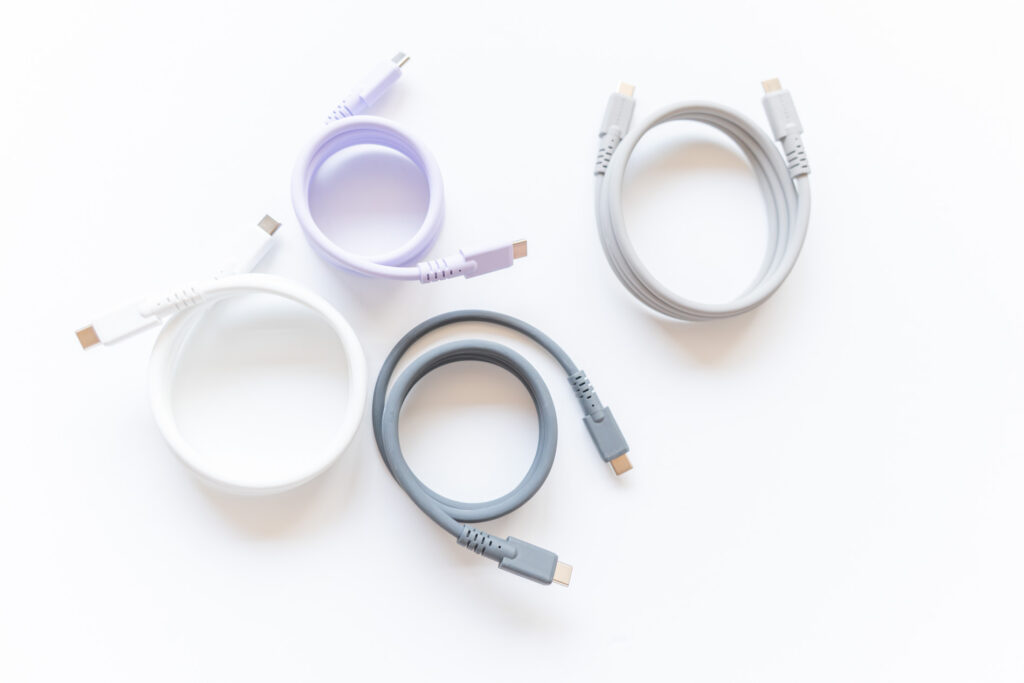 MOTTERU マグネットシリコンケーブル（240W対応／USB-C to USB-C）