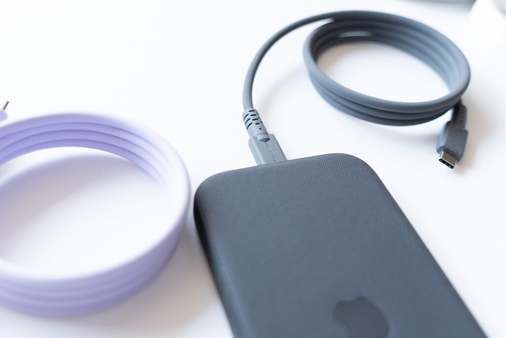 MOTTERU マグネットシリコンケーブル（240W対応／USB-C to USB-C）