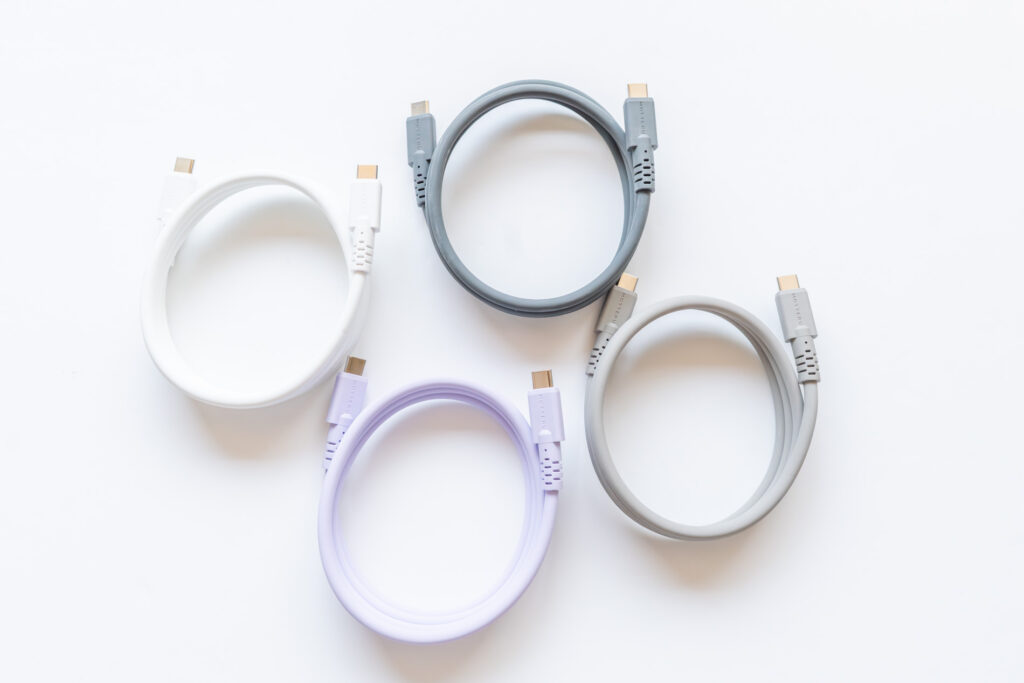 MOTTERU マグネットシリコンケーブル（240W対応／USB-C to USB-C）