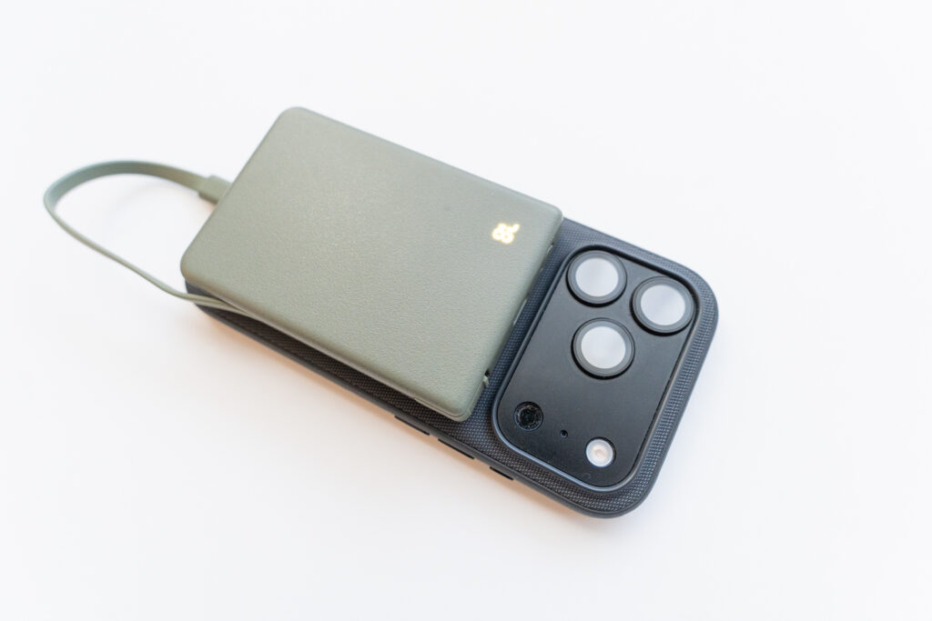 MagSafe対応でiPhoneにピタッとくっつく