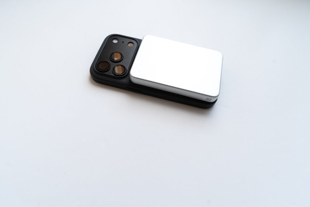 iPhoneと一体化するスリム＆軽量デザイン