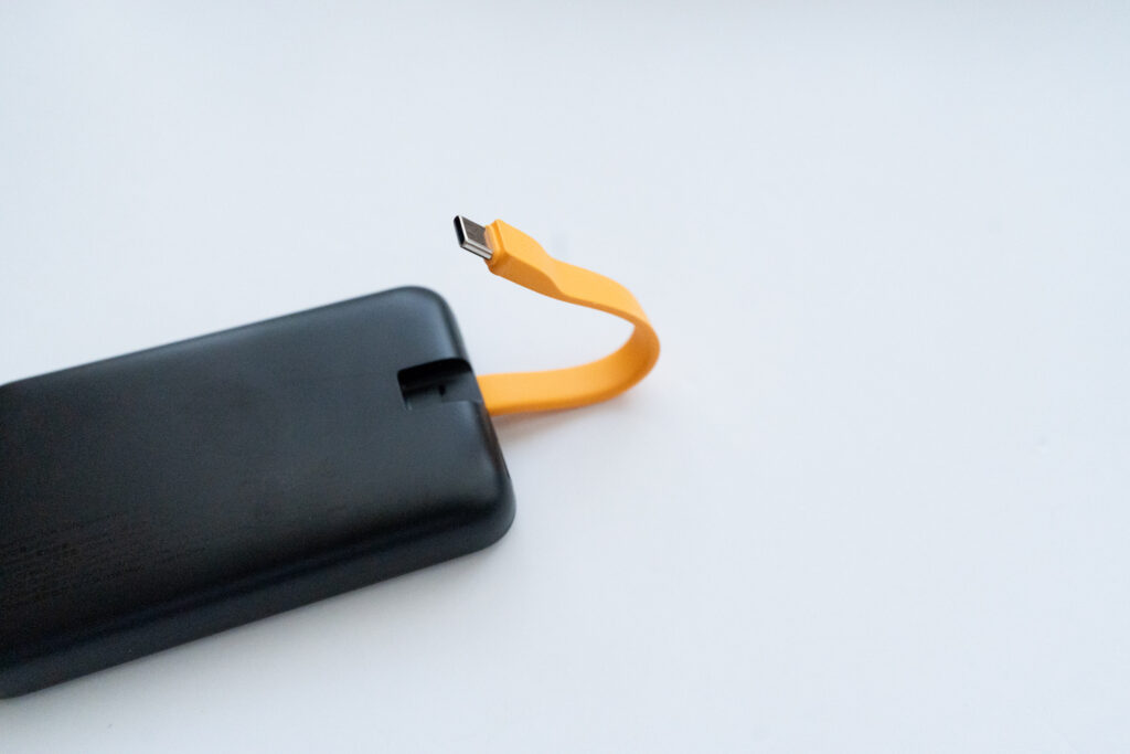 ケーブル内蔵だから、もう忘れない・かさばらない