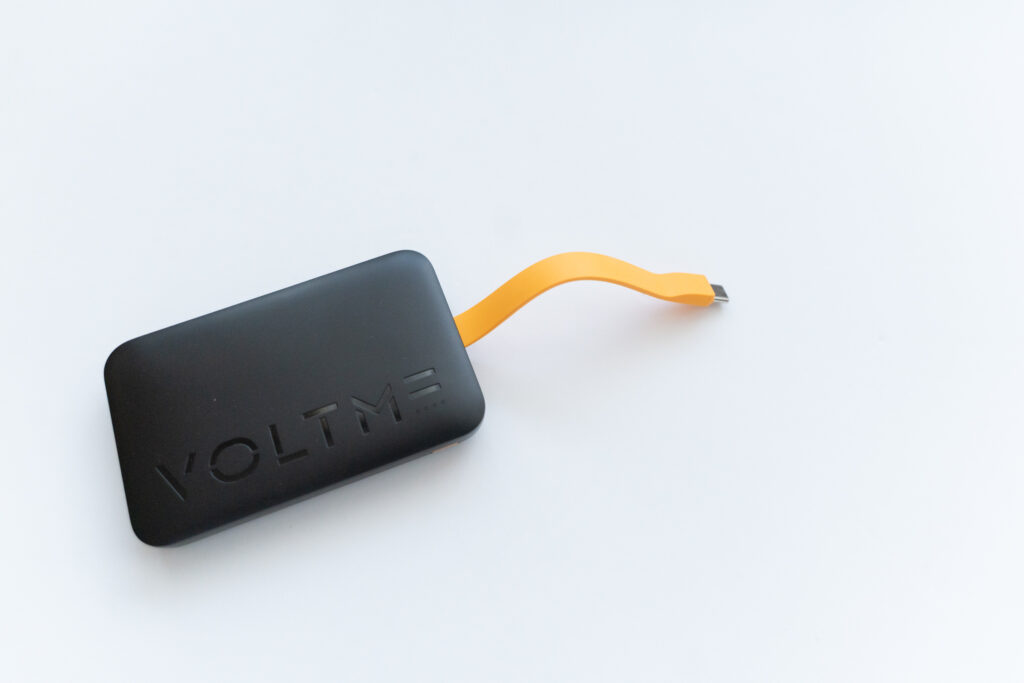 内蔵ケーブル(約10.5cm)は短め、使い方に一工夫