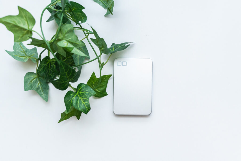 CIO SMARTCOBY SLIMⅡ Wireless 2.2 8Kは、薄型なのに高出力。MagSafe対応で使いやすいモバイルバッテリー