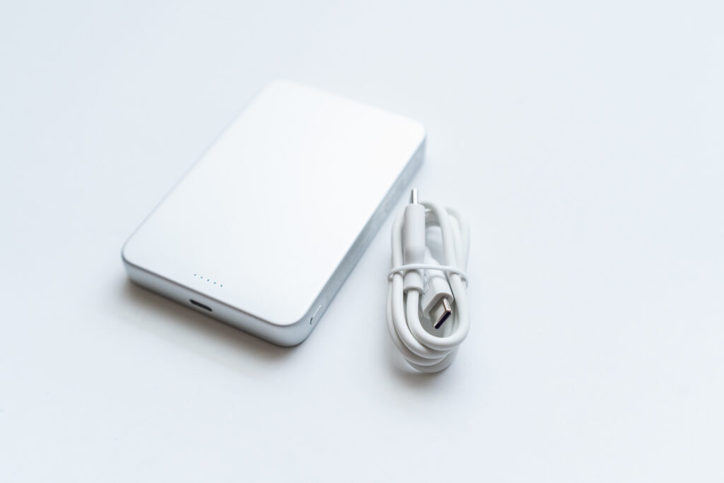 パススルー充電対応で使い勝手が良い