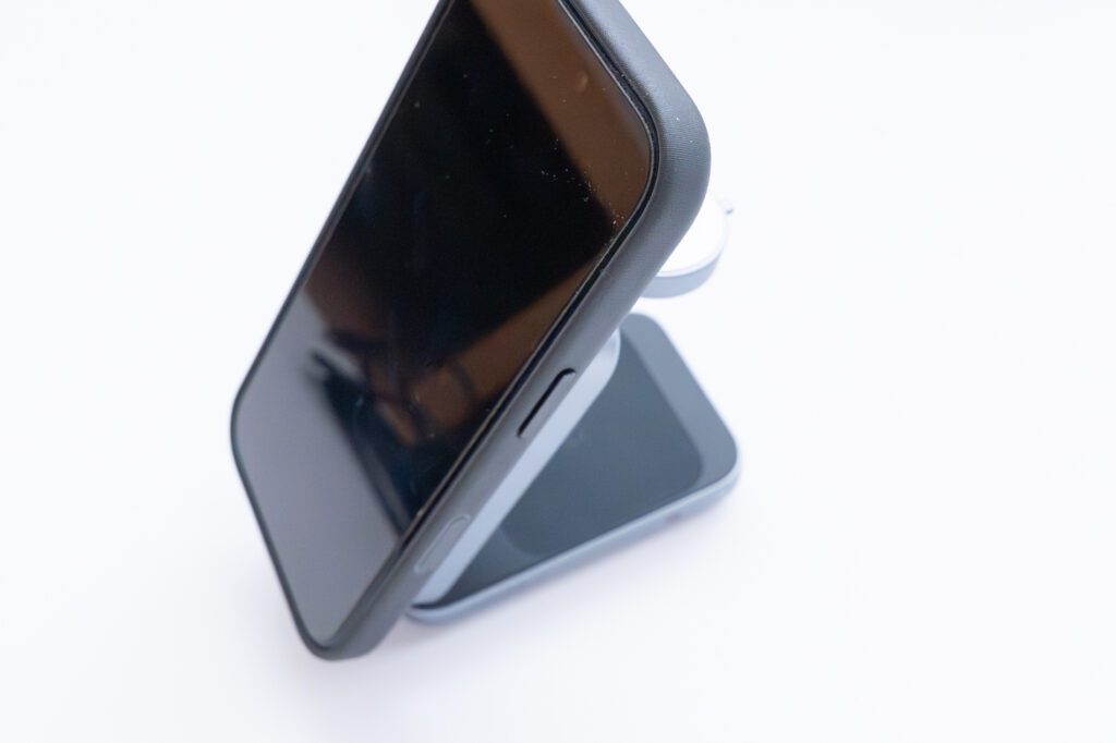 MagSafe対応で置くだけ充電