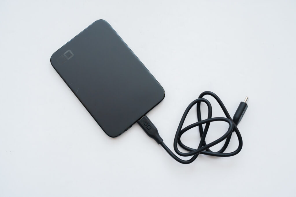 完全パススルー充電で、充電器をリストラできる