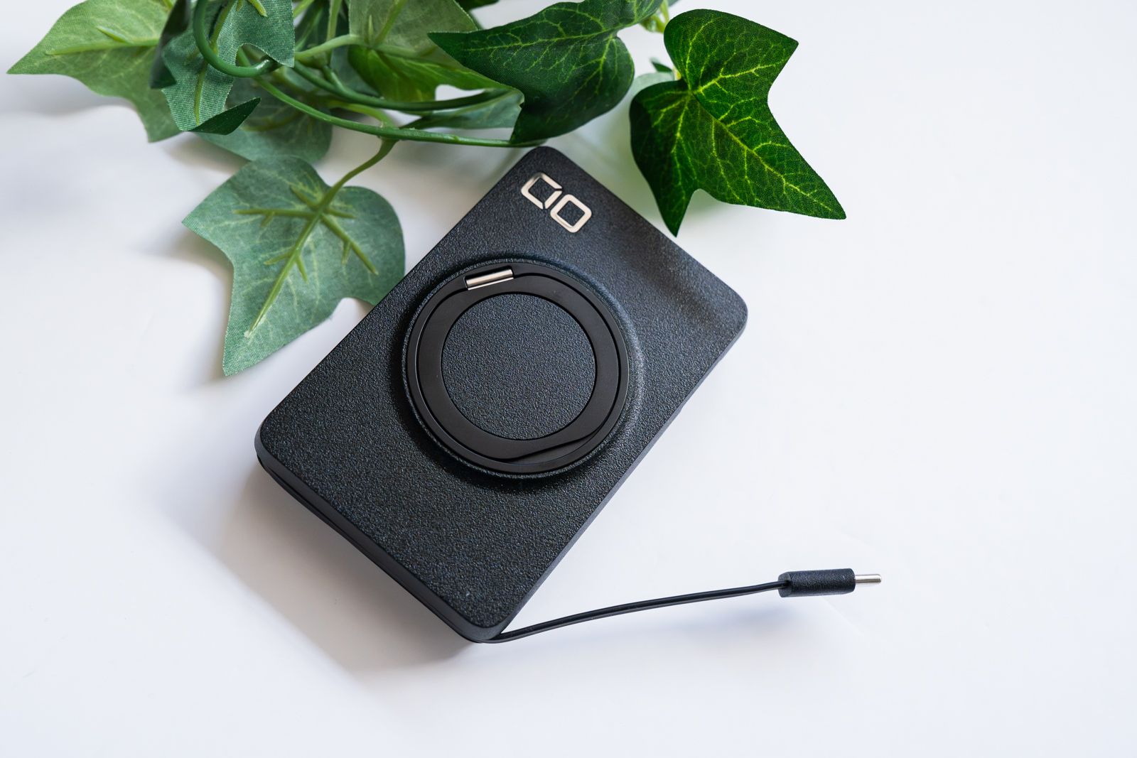 【レビュー】CIO「SMARTCOBY Ex05 Wireless2.2 Pro CABLE SS10K」はスタンド機能も備えたモバイルバッテリー